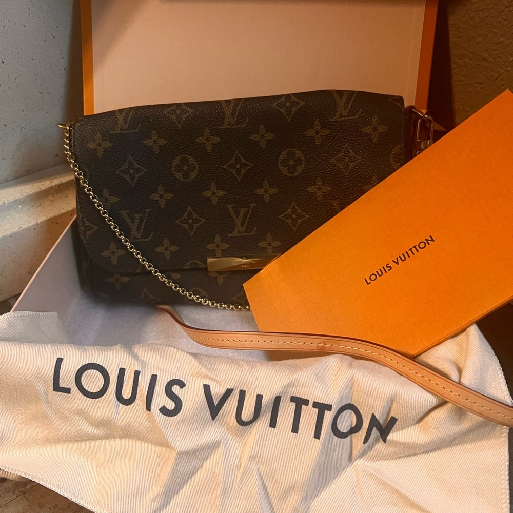 Authentic Louis Vuitton, favorite mm Crossbody